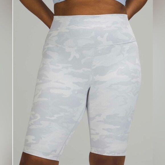 NWOT Lululemon Wunder Under Short - Picture 1 of 7